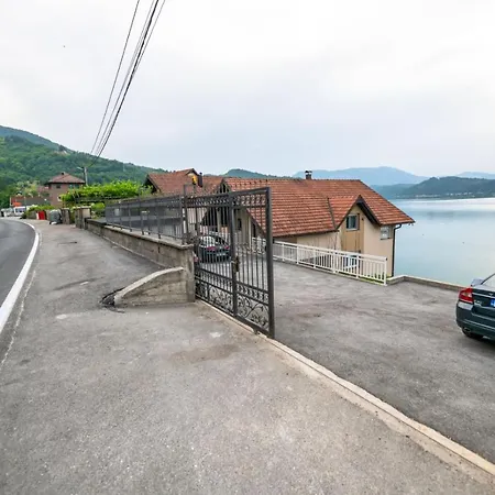 Adi&ena Appartamento Konjic